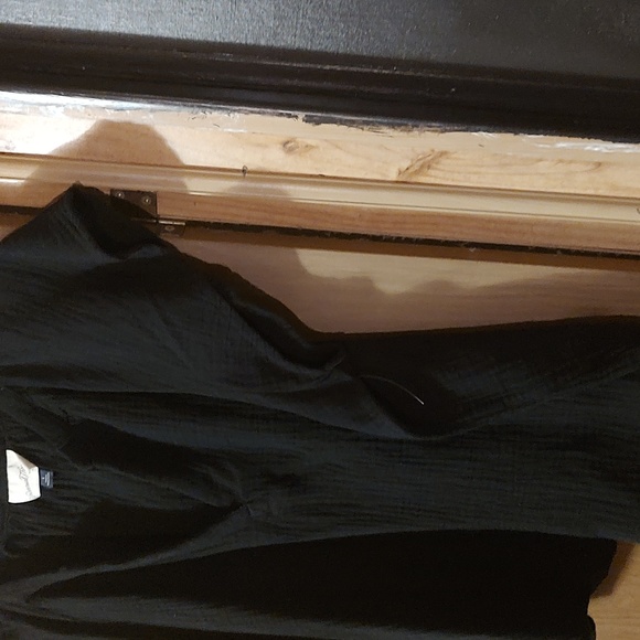 Universal Thread Tops - Black top